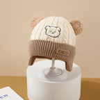 Baby-Wintermütze Bär – Warme Strickmütze mit Ohrenschutz