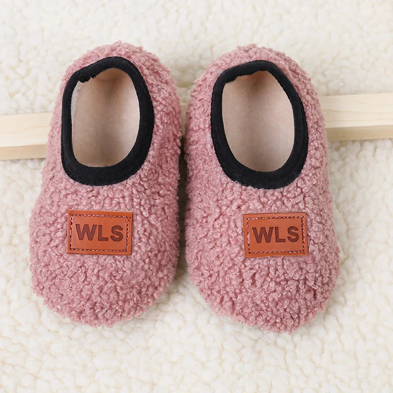 Baby-Hausschuhe Plüsch – Warm & rutschfest für drinnen